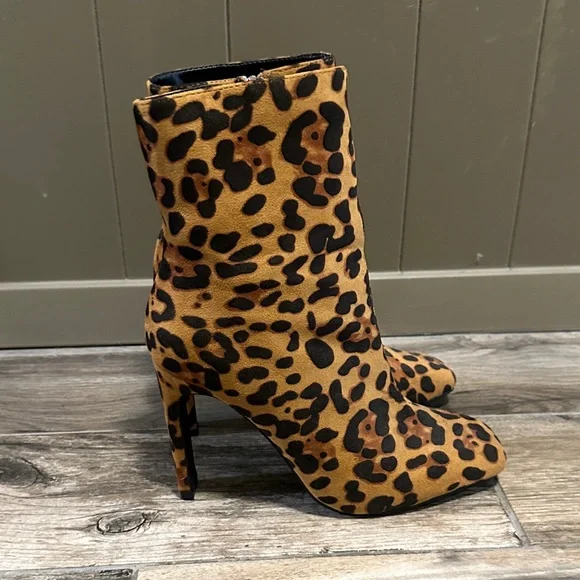 Classy Leopard Print Ankle Boots - Picture 2 of 5